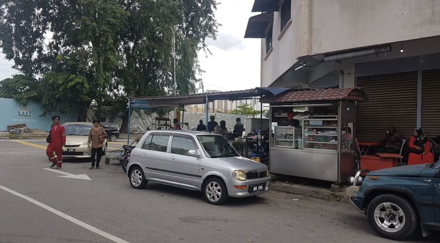 Five-Star Service at a Humble Roadside Food Stall